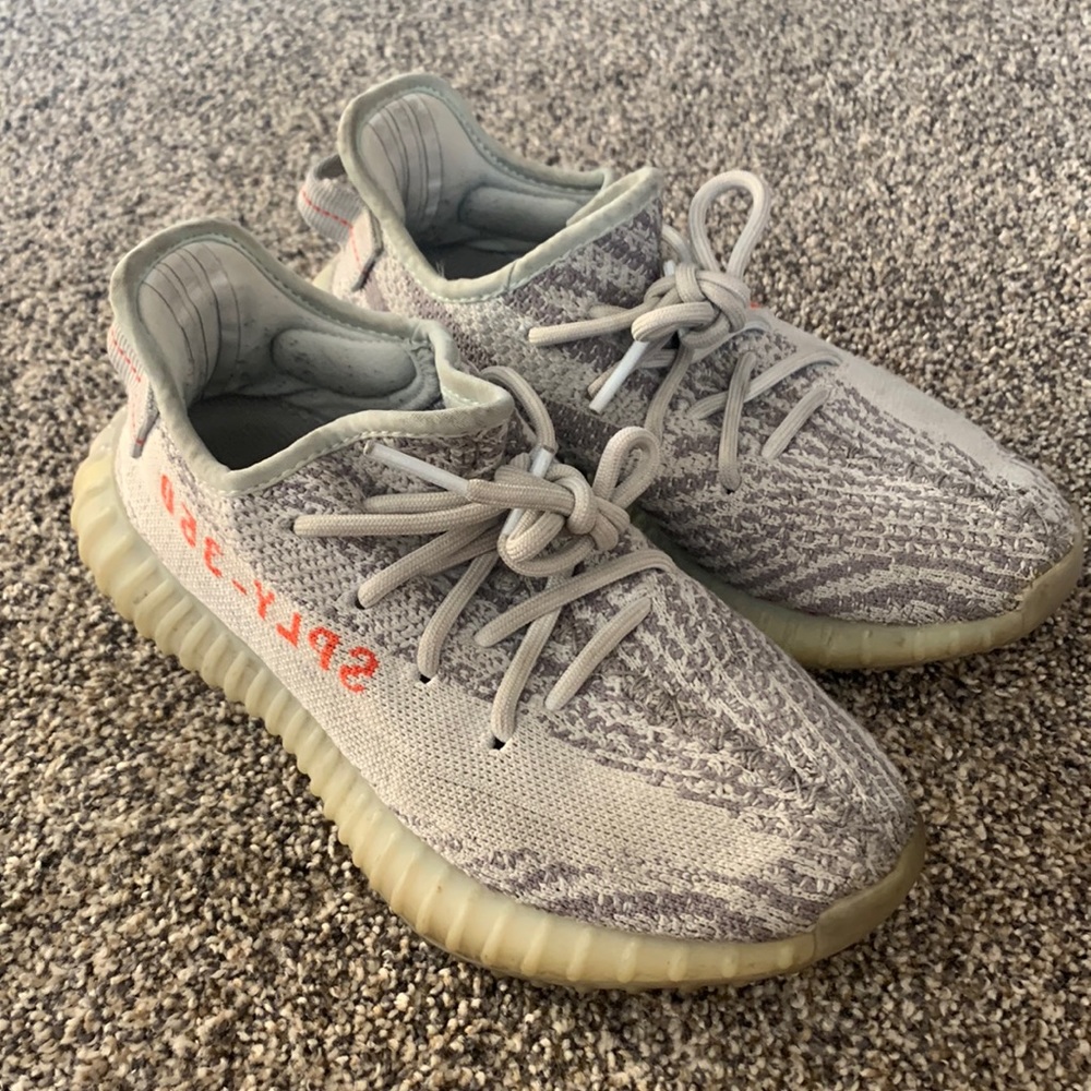Used Yeezy Boost Blue Tint in good condition. Box not included.